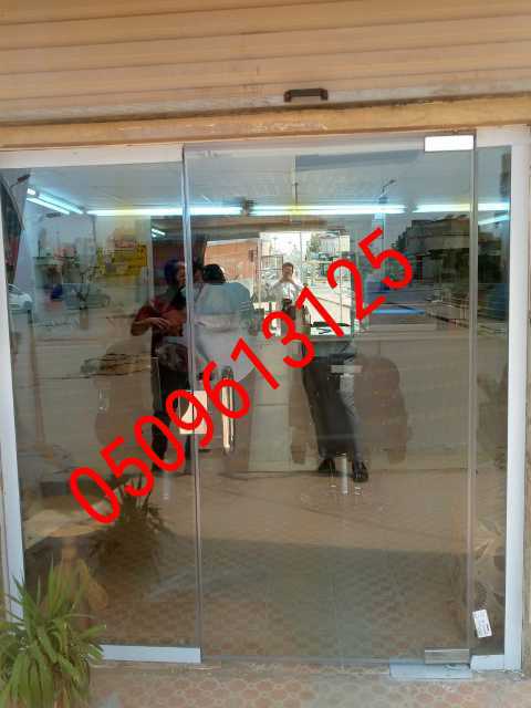 زجاج سكريت جيزان واجهات محلات صيدليات بلكونات استركشر المنيوم ابواب سحاب كهراب دربزين وجميع اعمال الصيانه