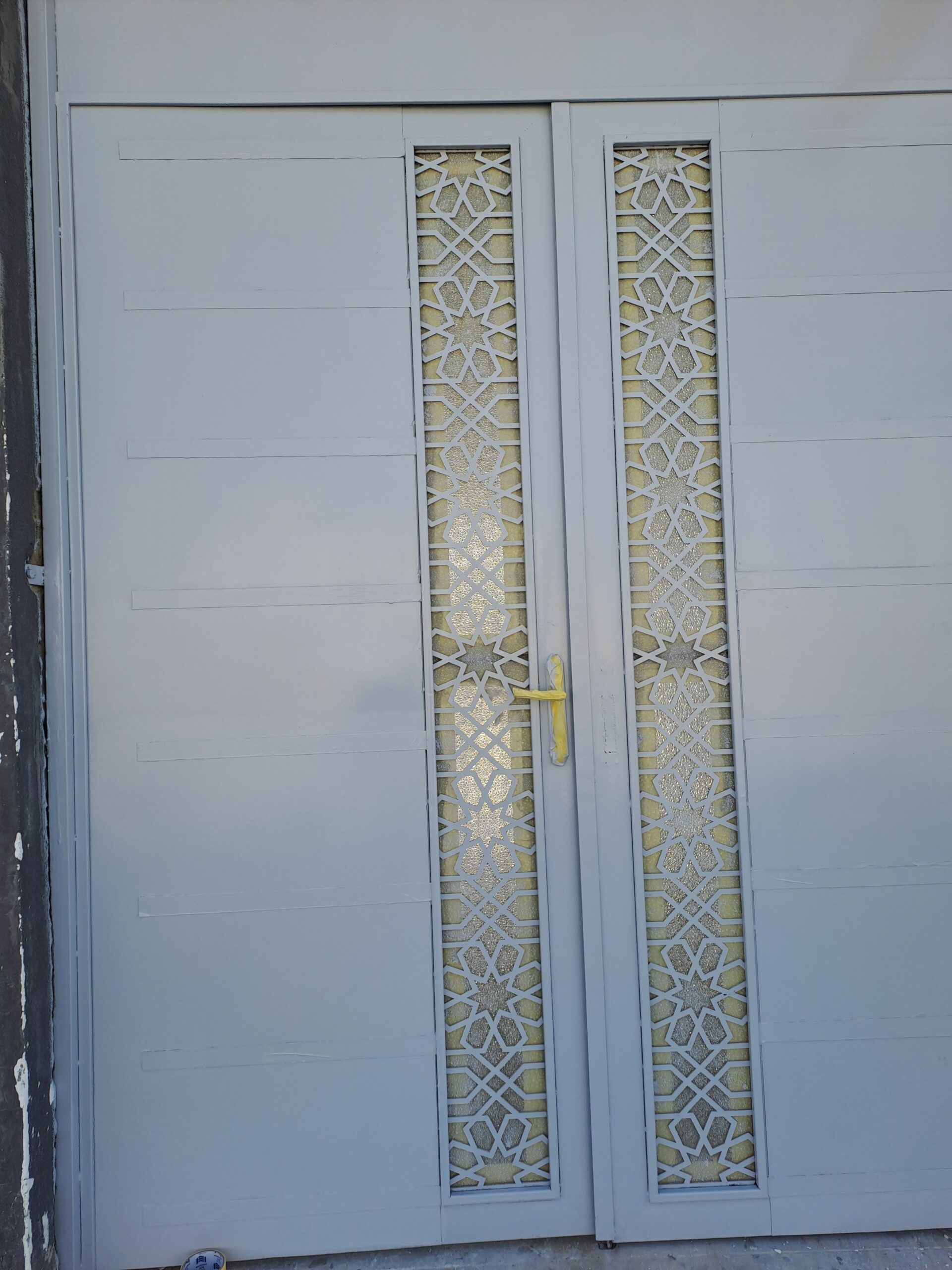 معلم دهانات النرجس العارض