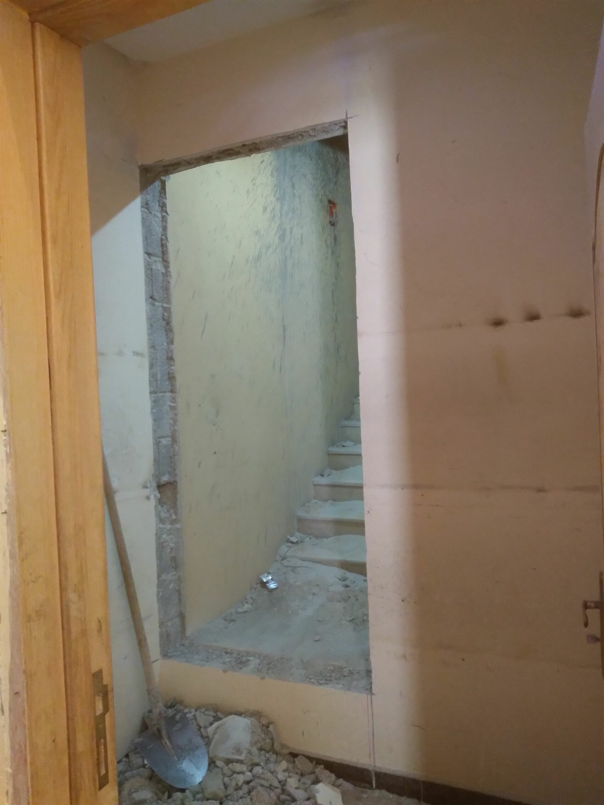 قص ابواب وجدار بامتياز تكسير بلاط 0568007695