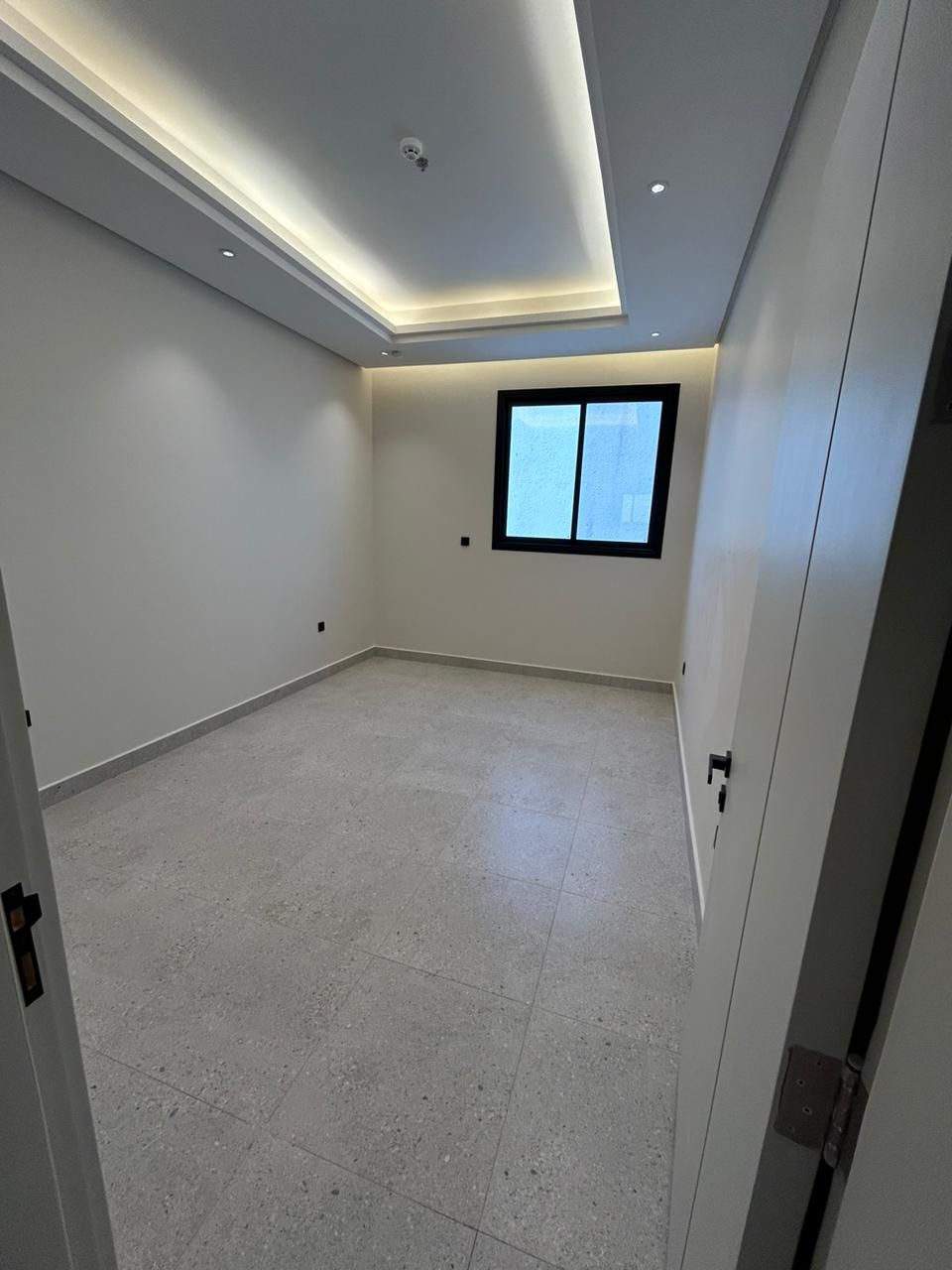 شقه للايجار جدة ،حي الصفا،شارع سعد صالح، شقه فاخره مدخلين