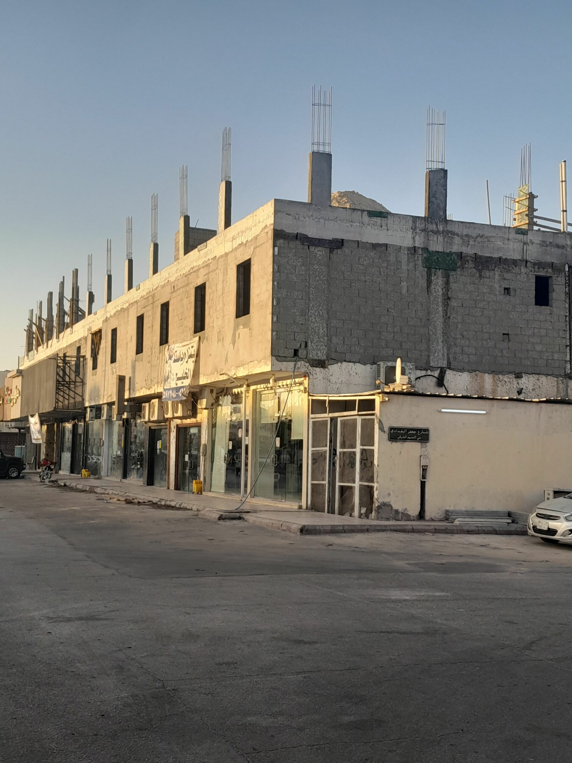 مقاول بناء وترميم وزفلت