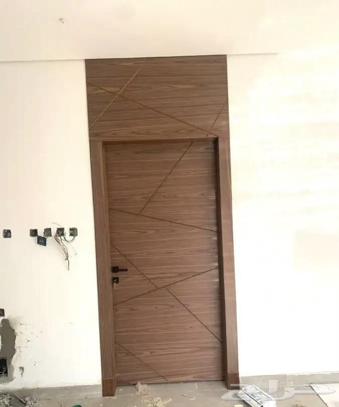 تصنيع وتركيب جميع انواع الأبواب الخشبية وجميع الديكورات بأسعار مميزه ومواصفات جديده للتواصل 0599604790