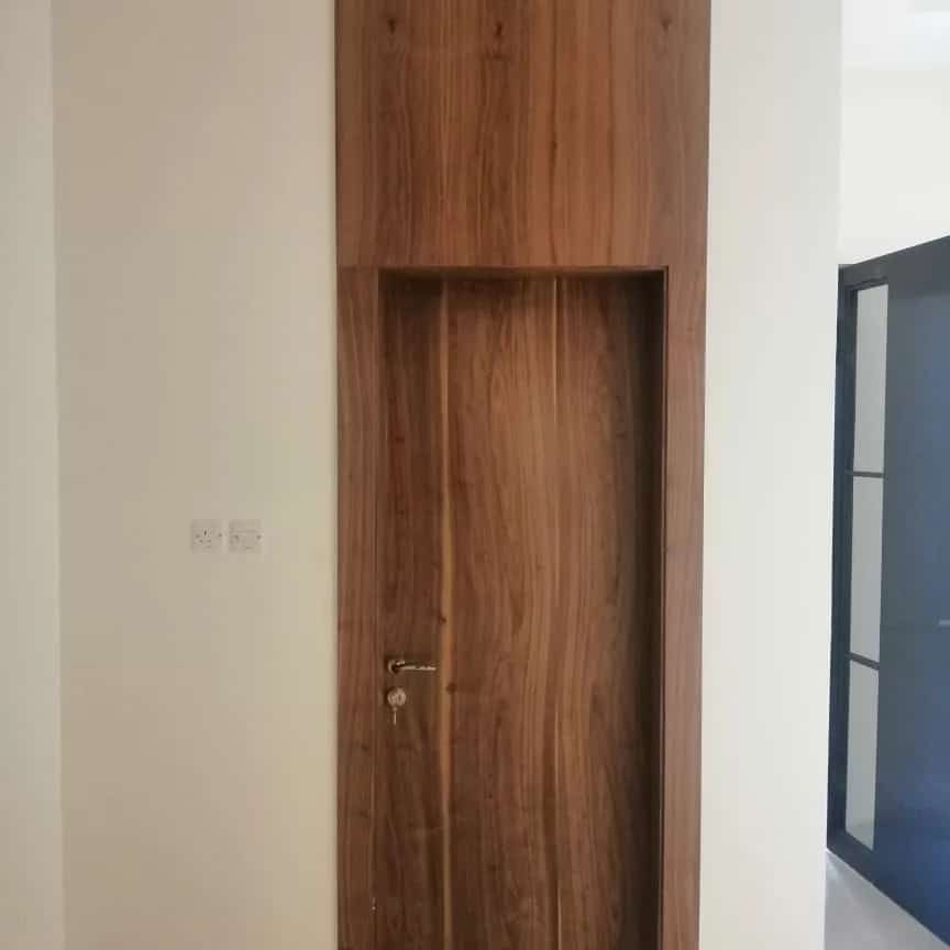 لجميع انواع النجارة الأبواب الخشبية وجميع الديكورات بأسعار مميزه ومواصفات جديده للتواصل 0599604790
