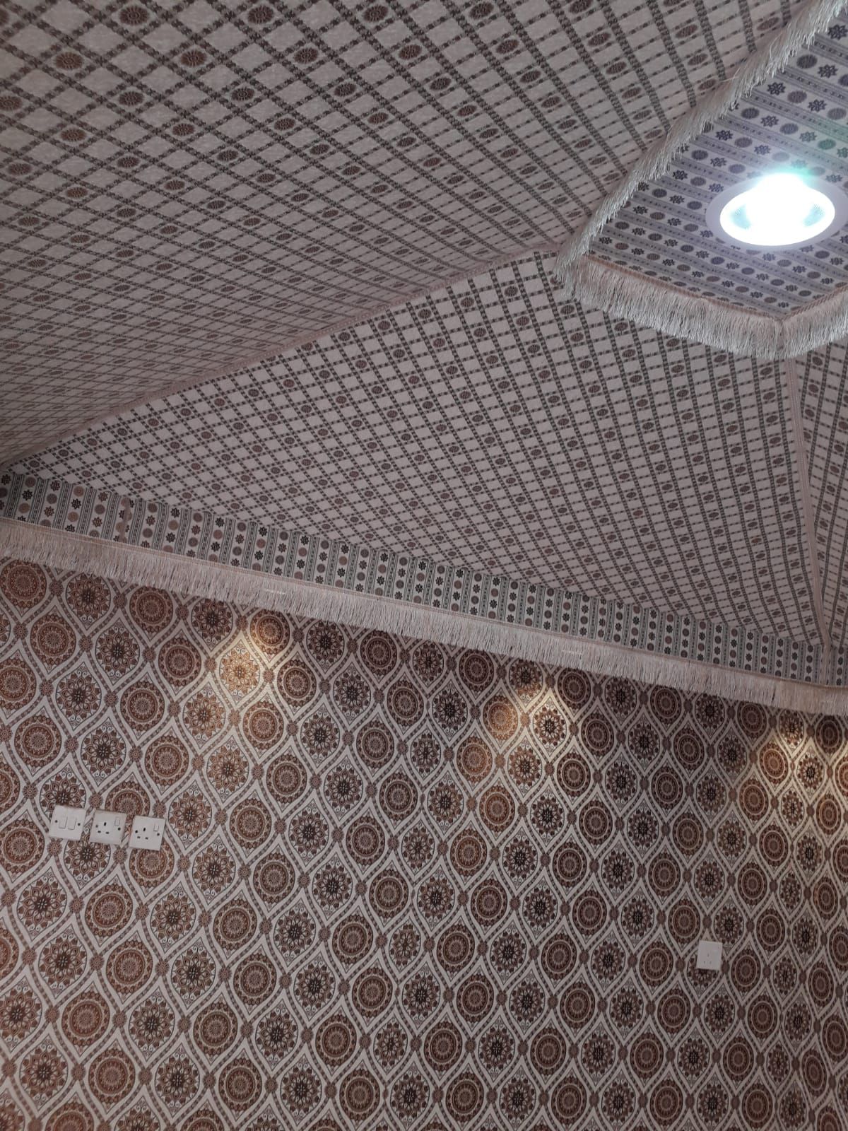 خيام ملكي وعادي و مظلات بيت شعر وقرميد