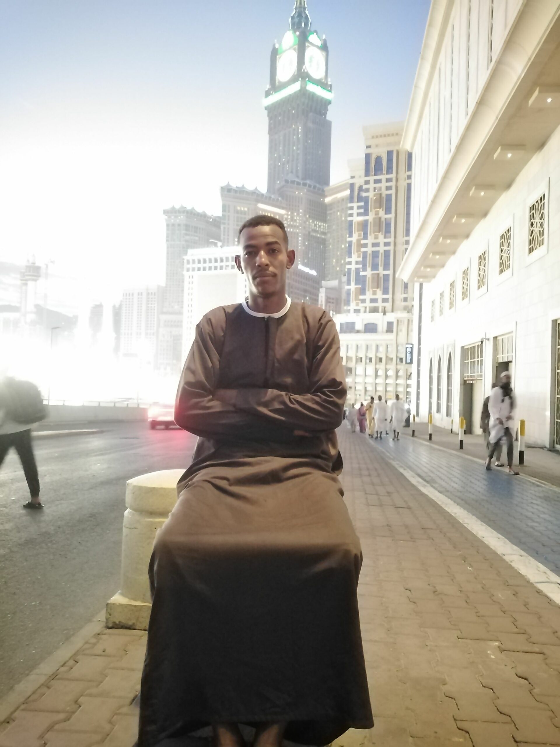 سائق خاص لدي رخصة قيادة سارية وإقامة سارية