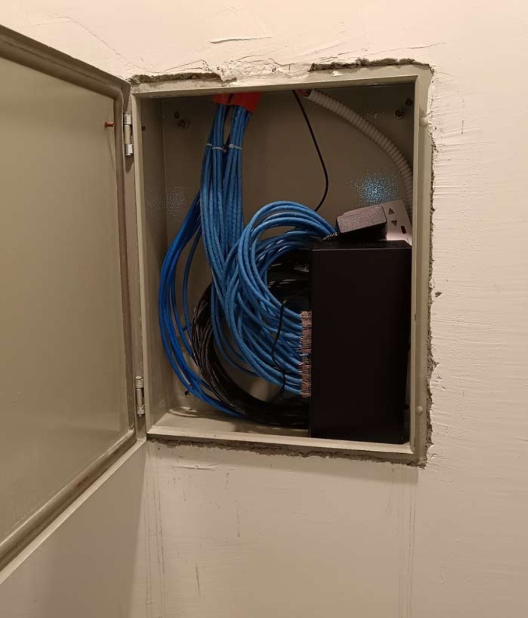 فني انترنت شبكات