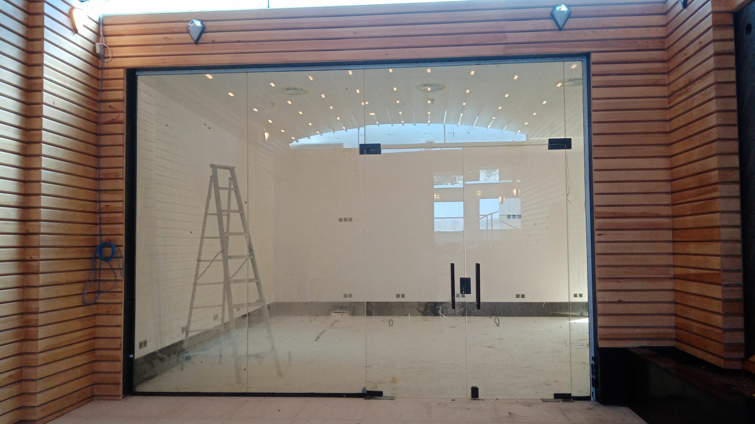 المعلم للألمنيوم والزجاج السكريت