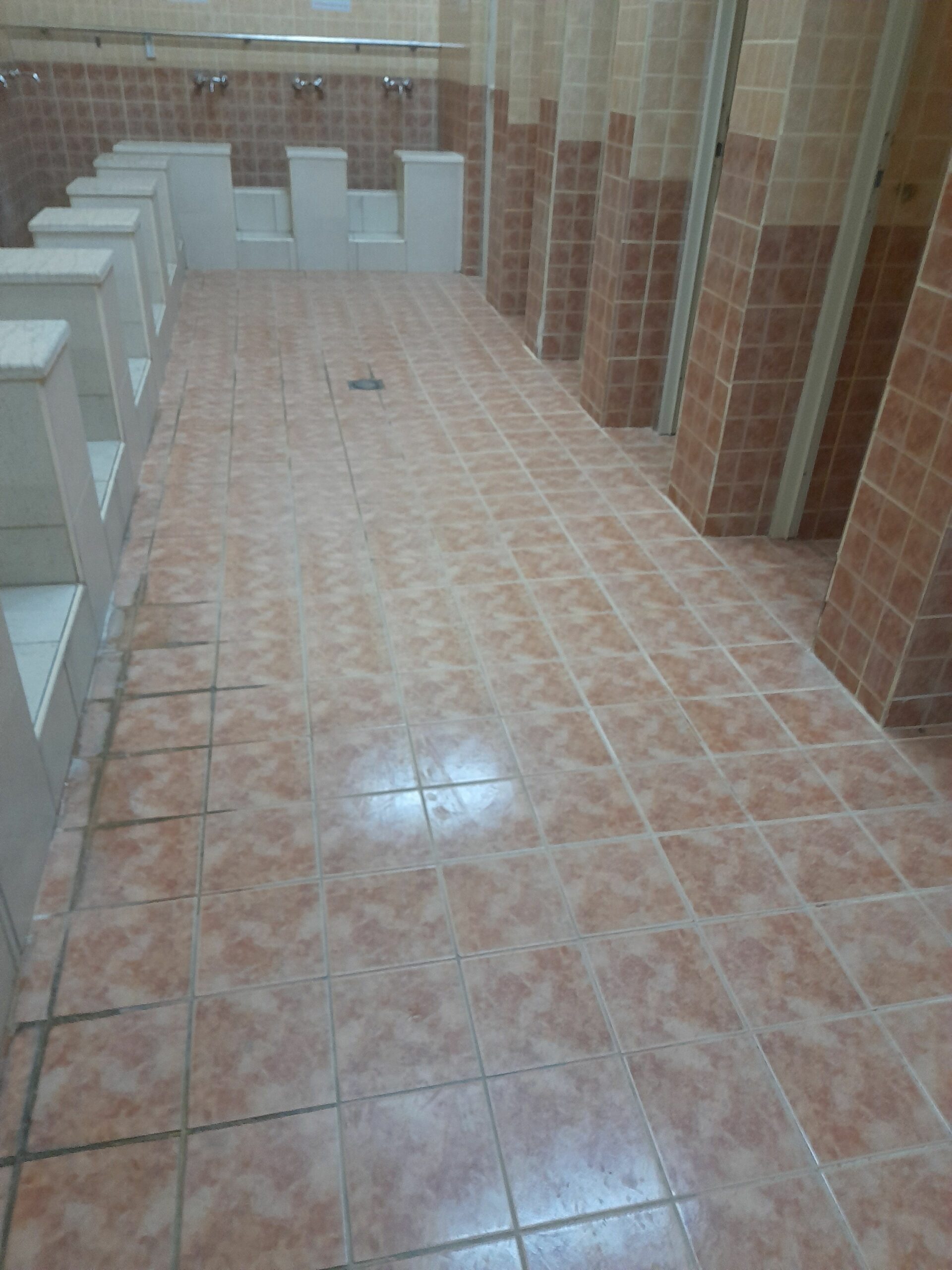 مبلط بلاط سرامیک برسلان بناء تلیس بویا دھانات ھمامات تکسیر وترمیم شغل امان