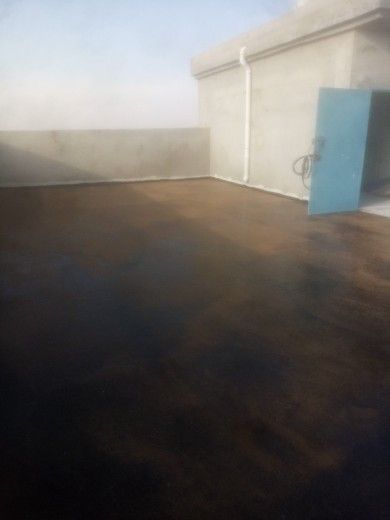 معلم عوازل من الأمطار و قار