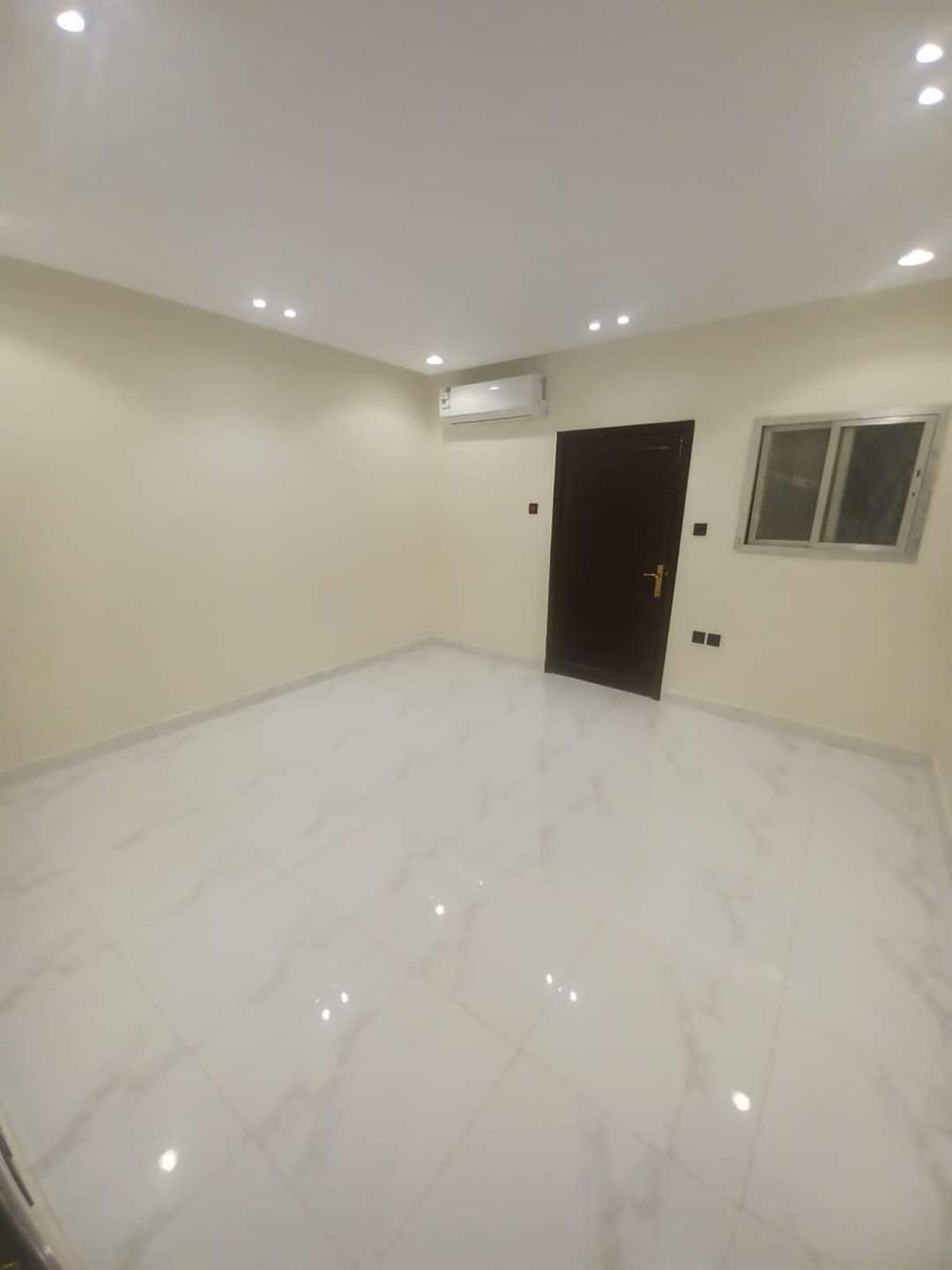 عامل دهانات بالرياض