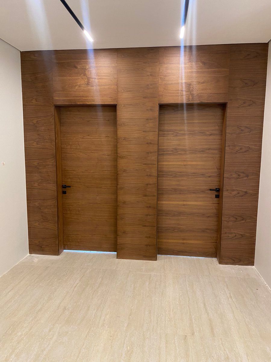 تصنيع وتركيب جميع انواع الأبواب الخشبية وجميع الديكورات بأسعار مميزه ومواصفات جديده