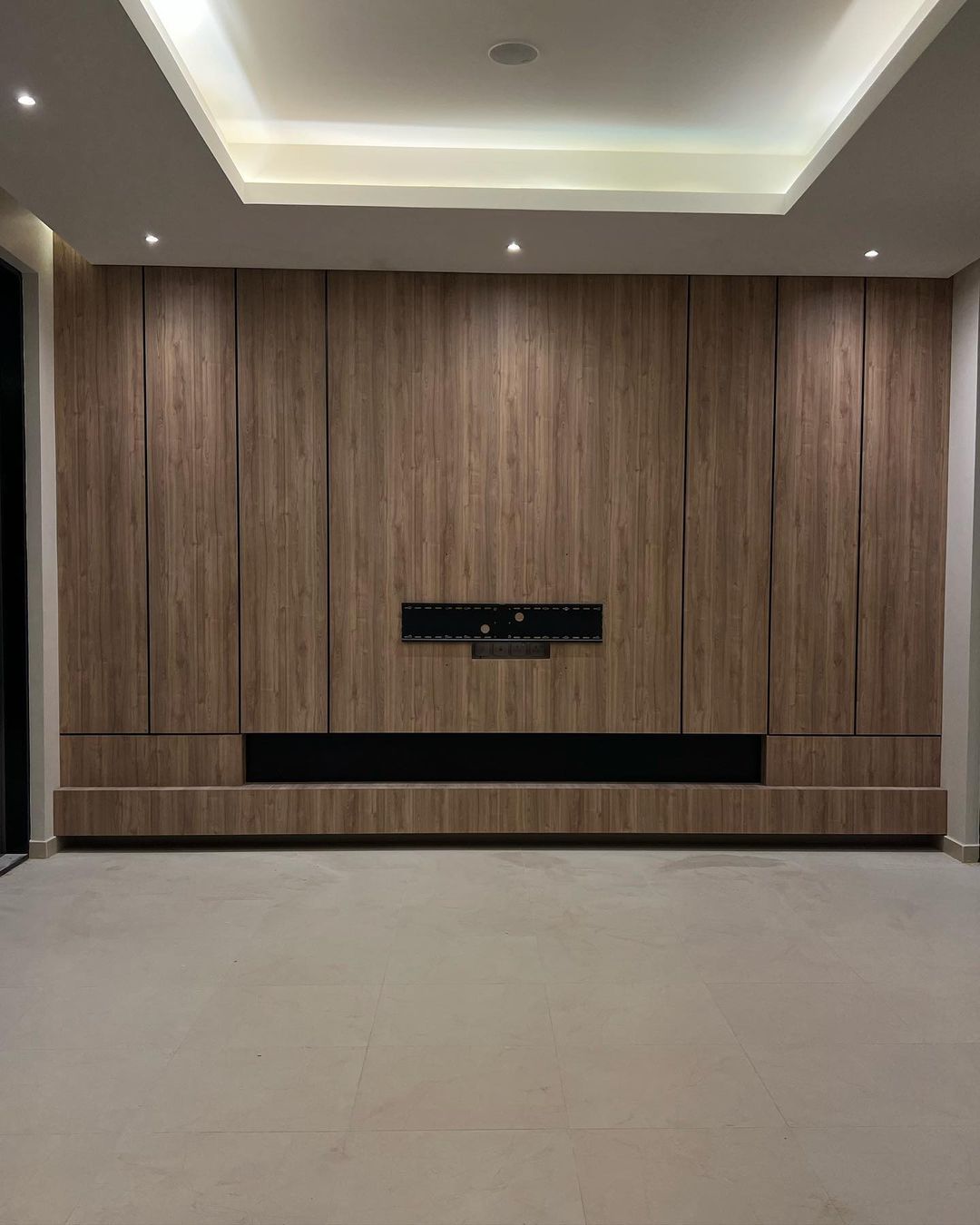 مقاول ترميم وديكورات داخليه ودهانات وورق جدران الر