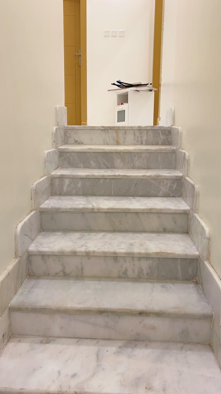 شقه نظيفه للايجار ب المهديه. الشقه دورين