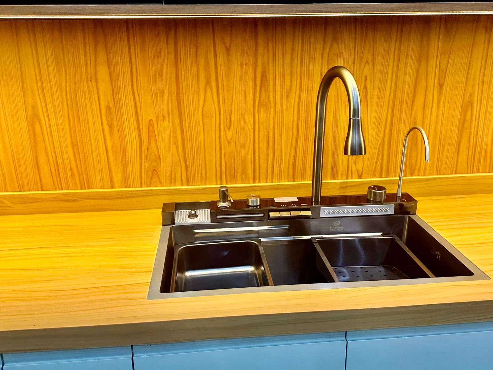 شركة ربوع الجزيره بيور ستون للرخام الصناعي والجران