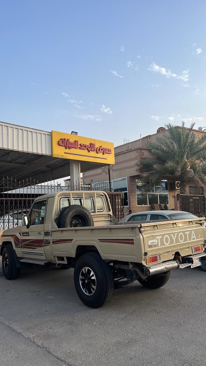 للييع تيوتا شاص الموديل 2015محدث 20 قير عادي دبل ا