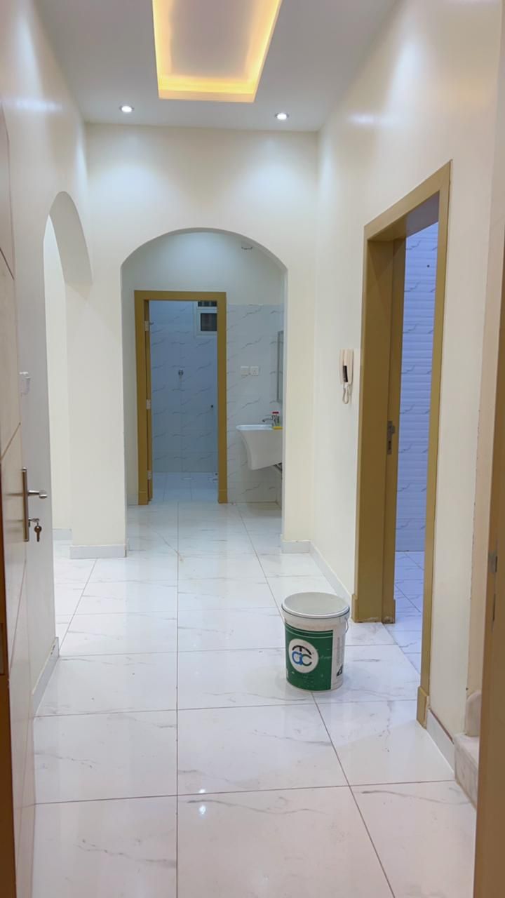 شقه نظيفه للايجار ب المهديه. الشقه دورين