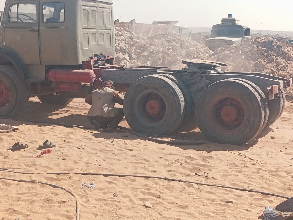 رش الرمل وازاله الصدا والبويه لجميع انواع المعدات