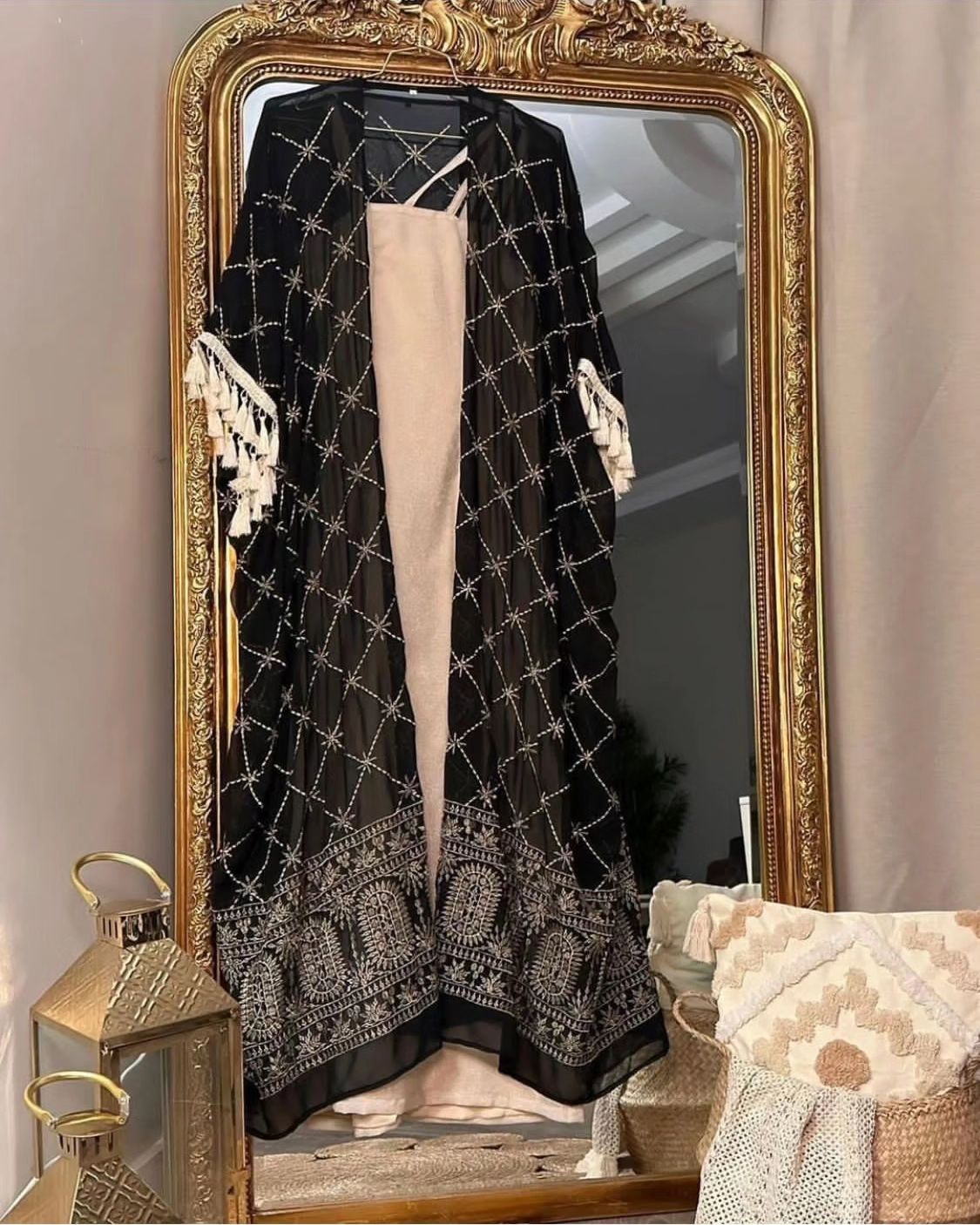 الخامه شيفون البشت مطرز والداخليه جازار