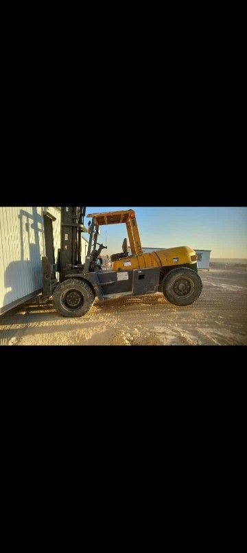 فوركلفت للإيجار بجميع انواعها وأحجامها