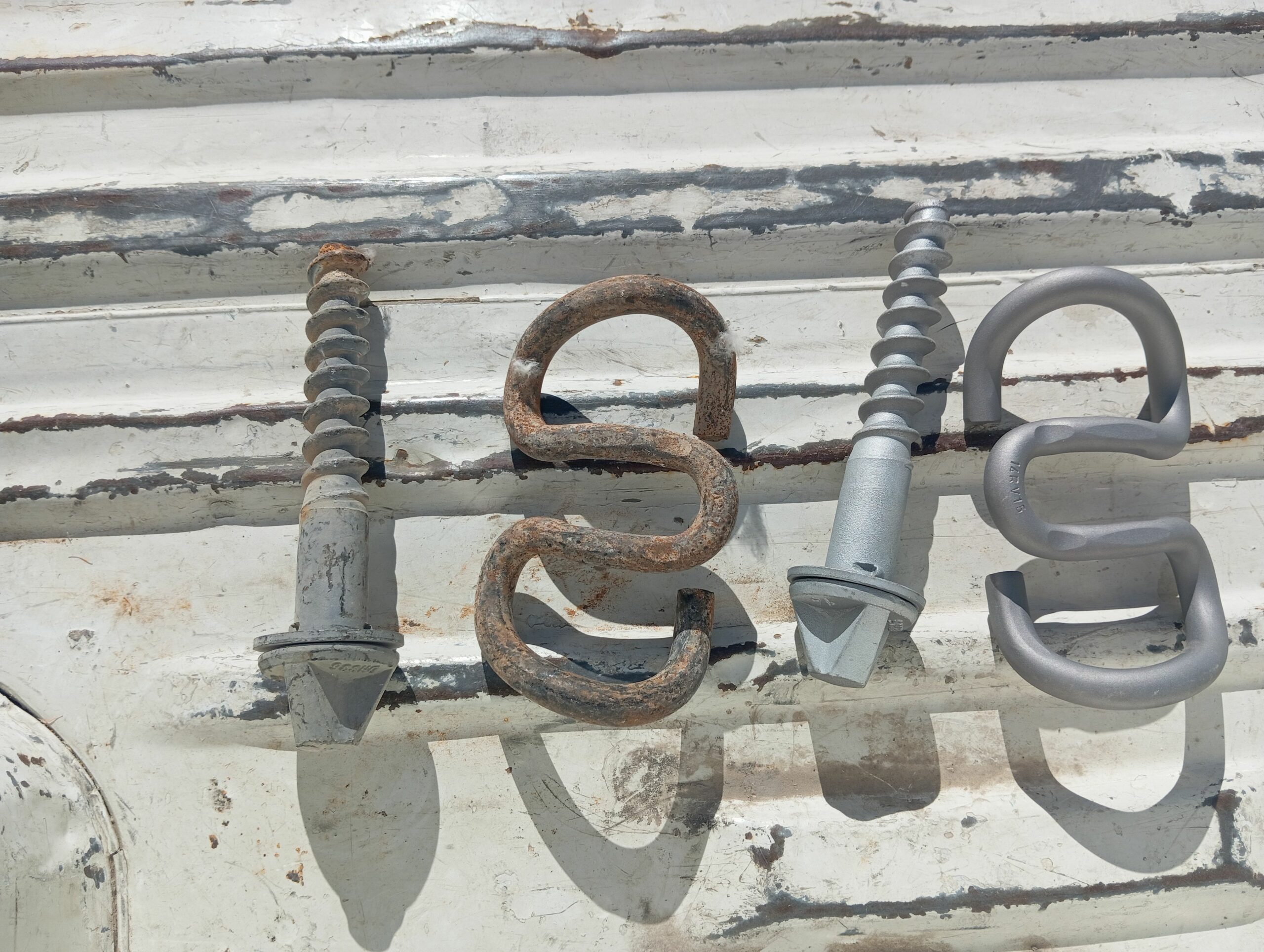 رش الرمل وازاله الصدا والبويه لجميع انواع المعدات