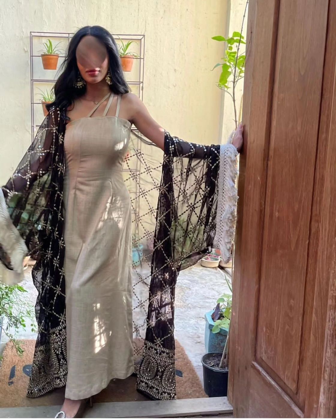 الخامه شيفون البشت مطرز والداخليه جازار