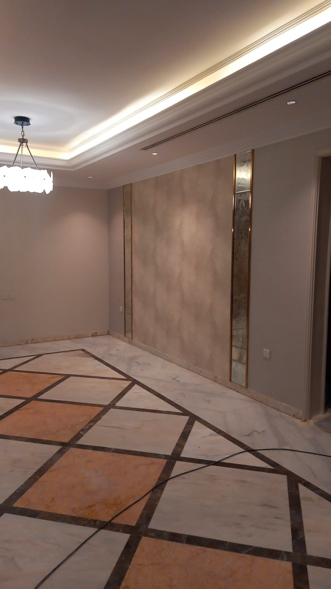 مقاول ترميم مباني وديكورات داخليه ودهانات وبناء مل