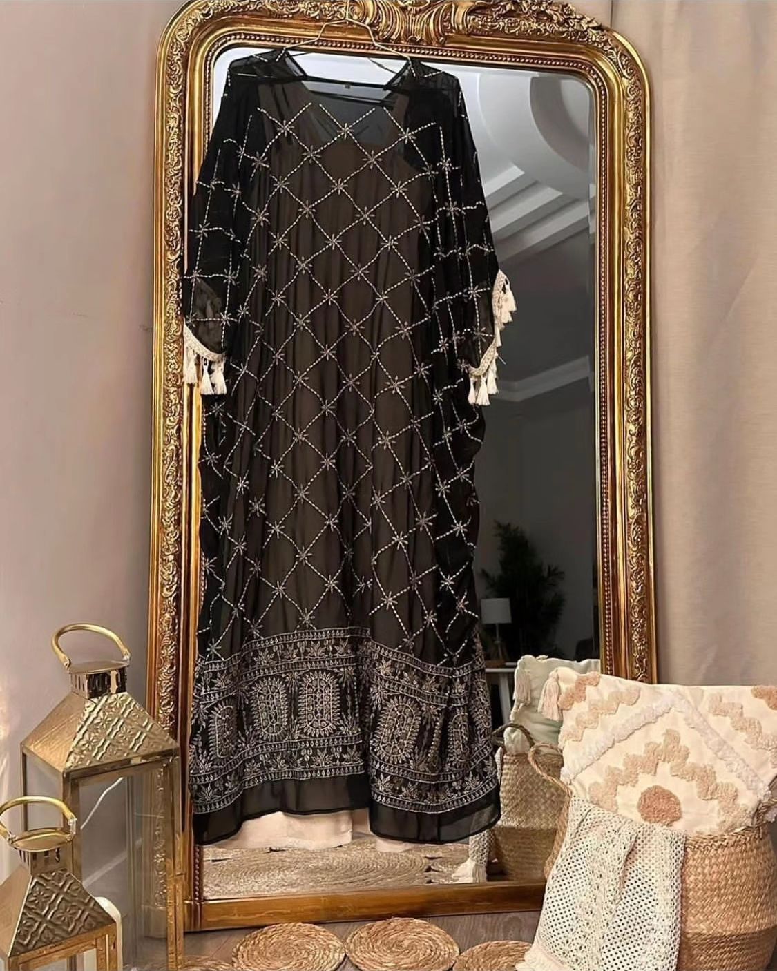 الخامه شيفون البشت مطرز والداخليه جازار