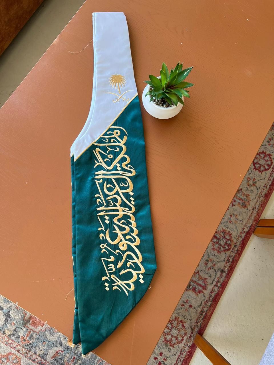 عرض يوم التأسيس وشاح ملكي فخم