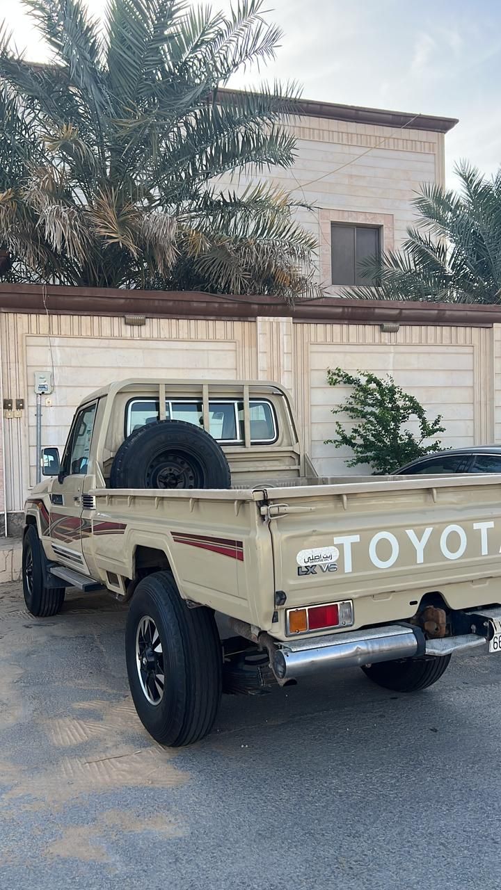 للييع تيوتا شاص الموديل 2015محدث 20 قير عادي دبل ا