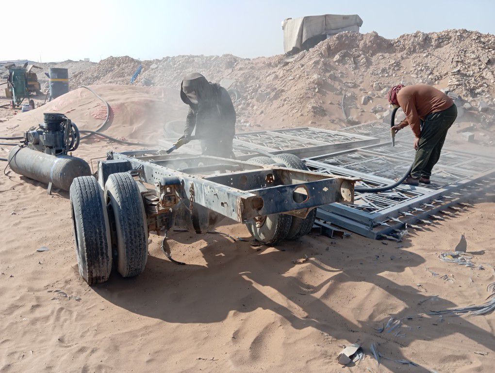 رش الرمل وازاله الصدا والبويه لجميع انواع المعدات