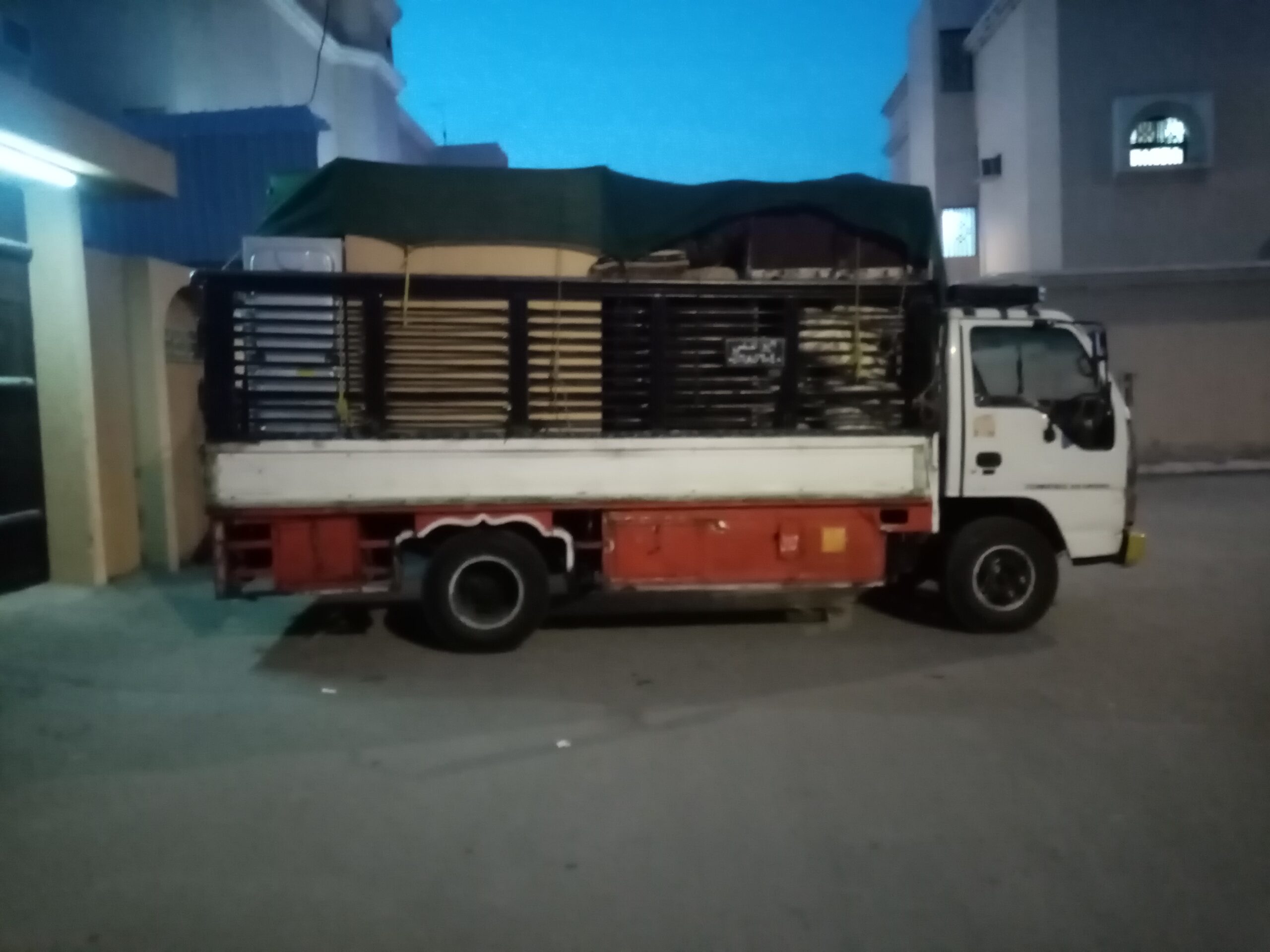 نقل عفش حي الرمال والتخلص من الاثاث القديم