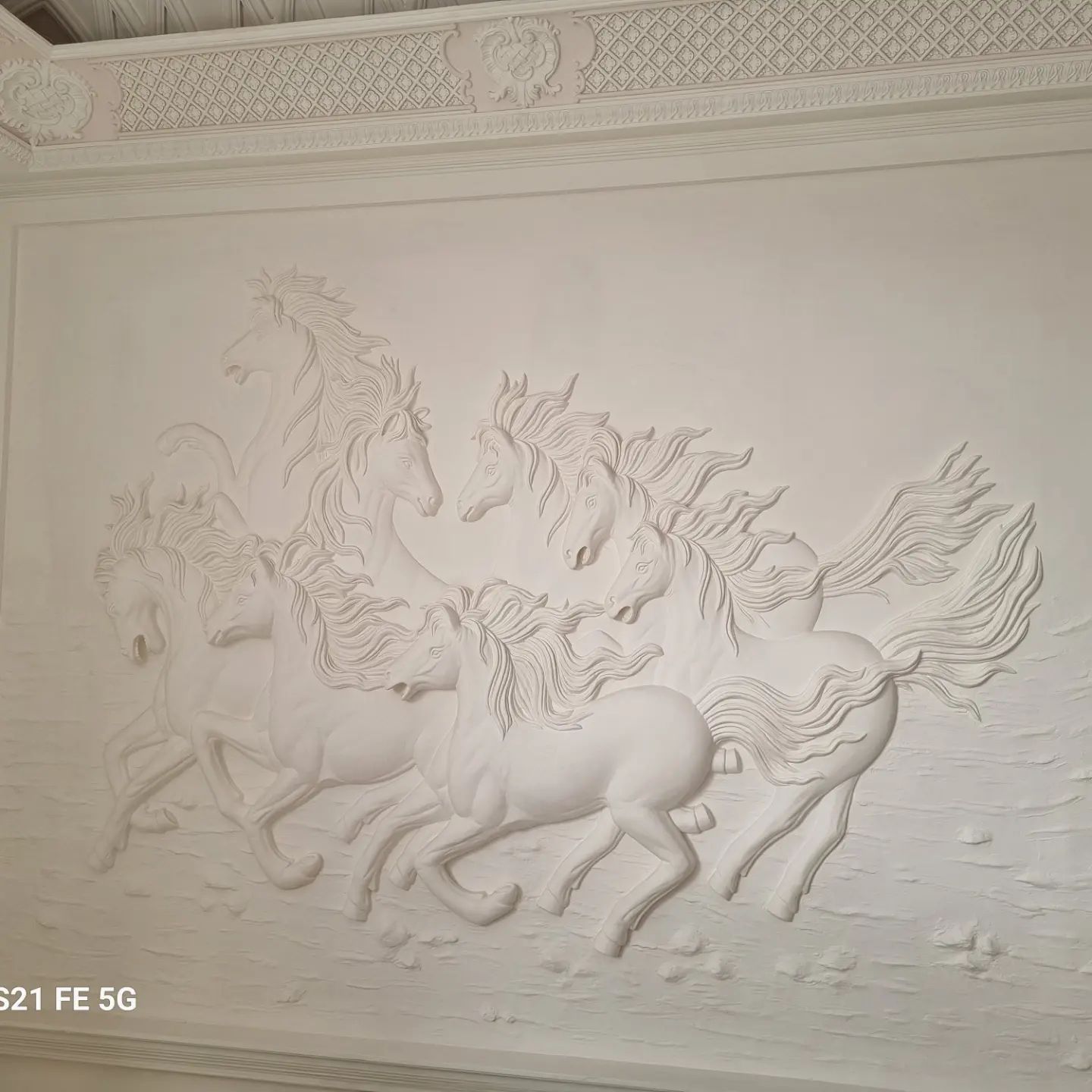 فني الديكورات الجبس مرحبا