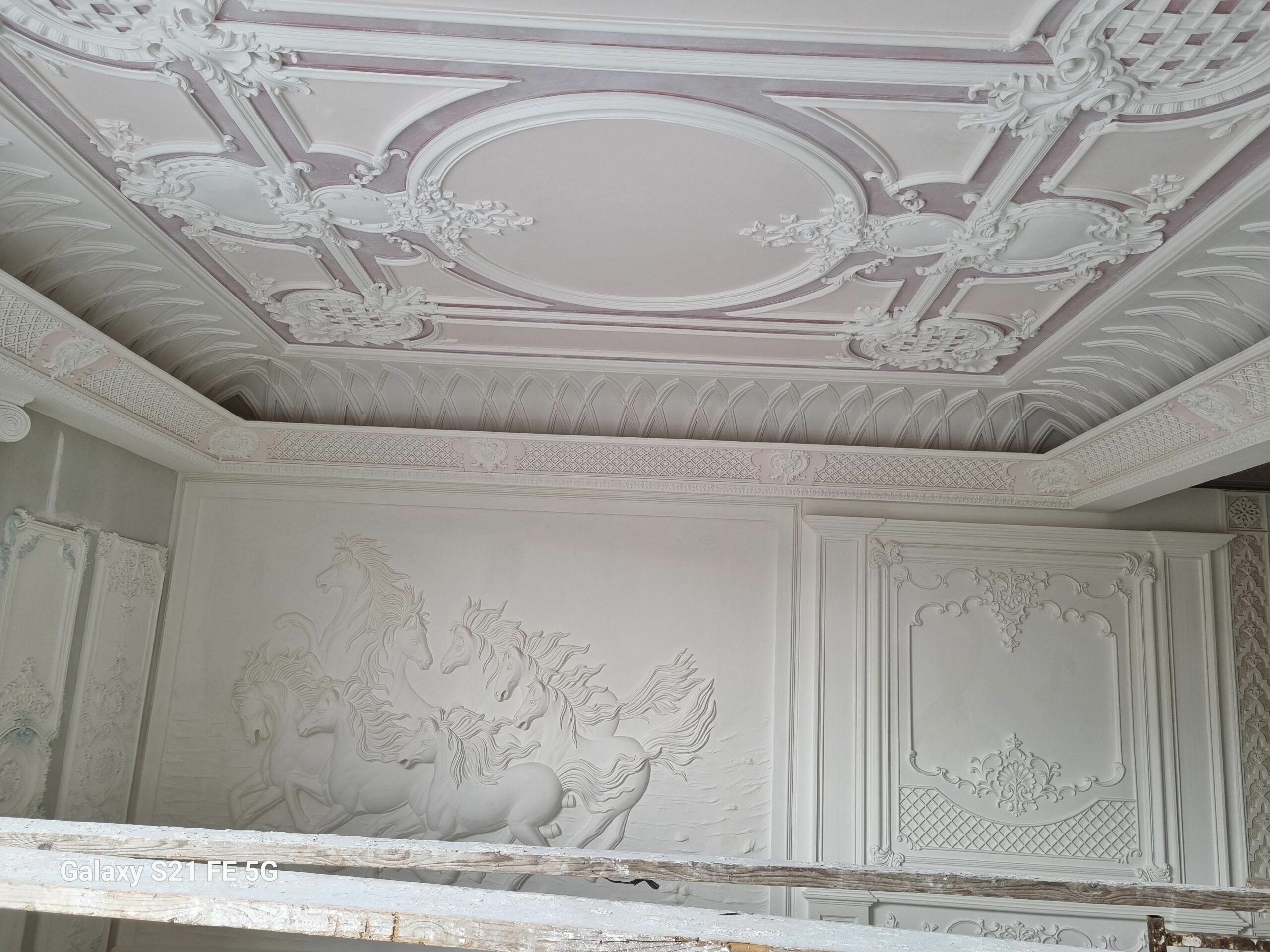 فني الديكورات الجبس مرحبا