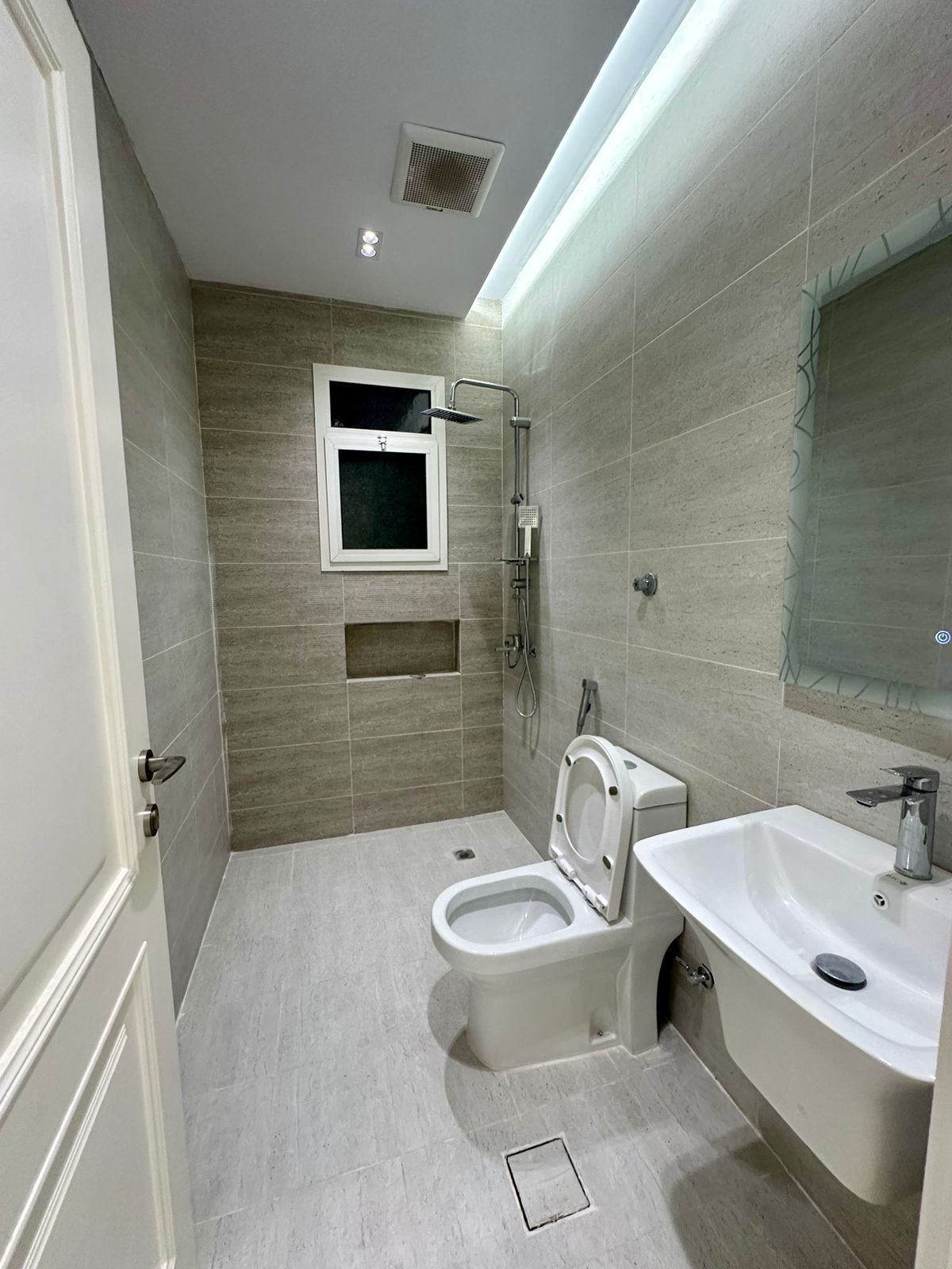 🔺مشروع R90🔺 ❇️ حي الصفا 4 🔺*ثــلاث شـقـق بالـدور ف