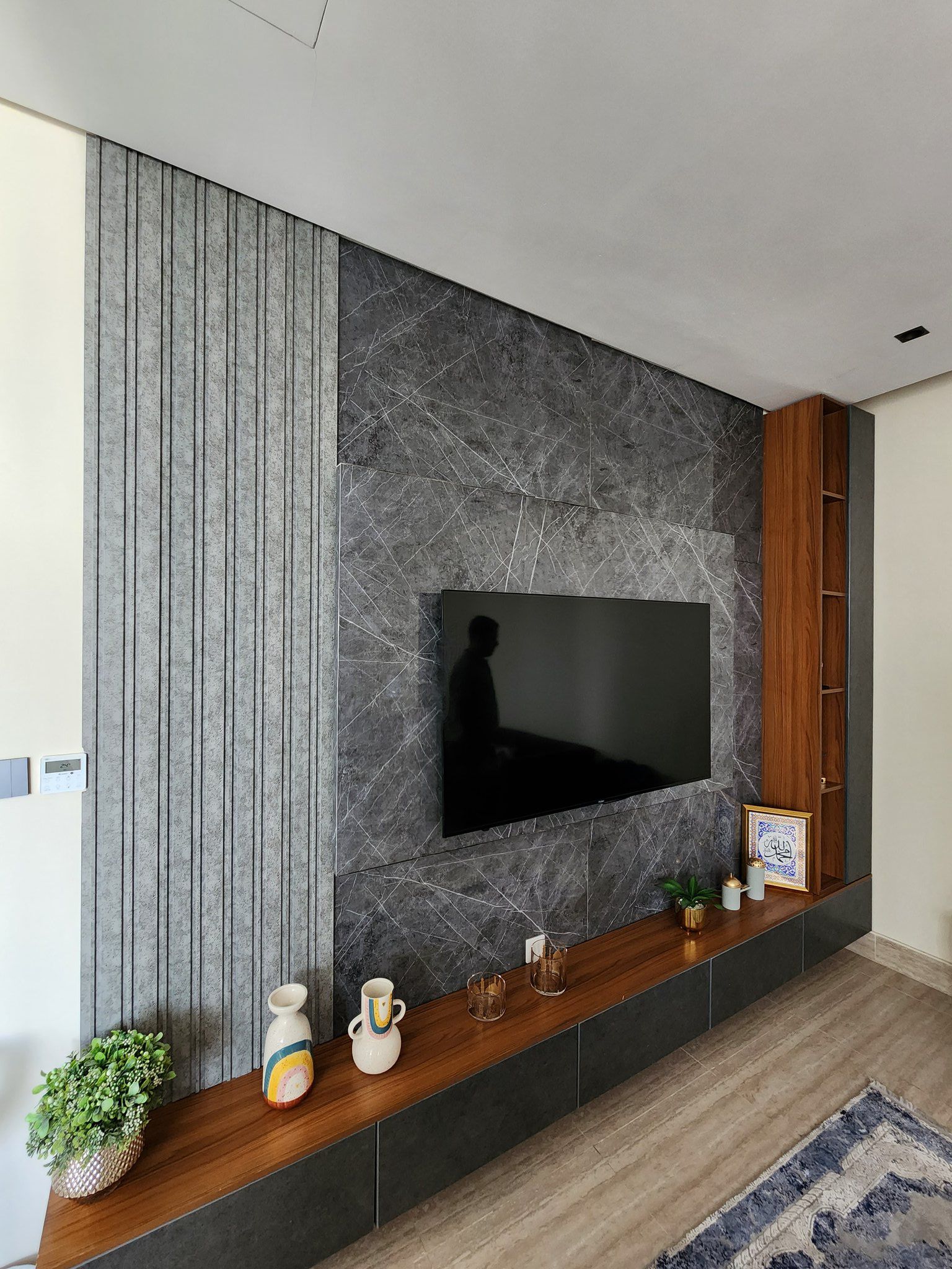 مقاول ترميم وديكورات داخليه ودهانات وورق جدران الر