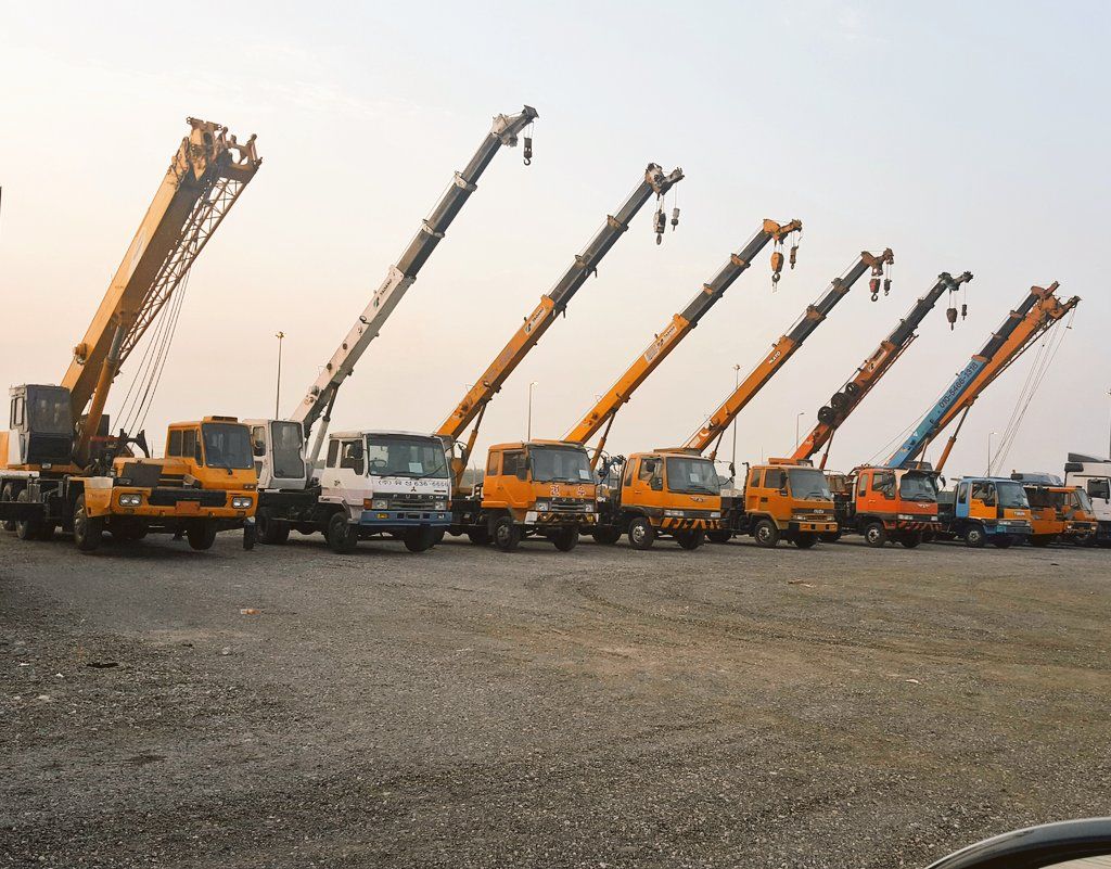 فوركلفت كرينات سيزرات مان لفت للايجار