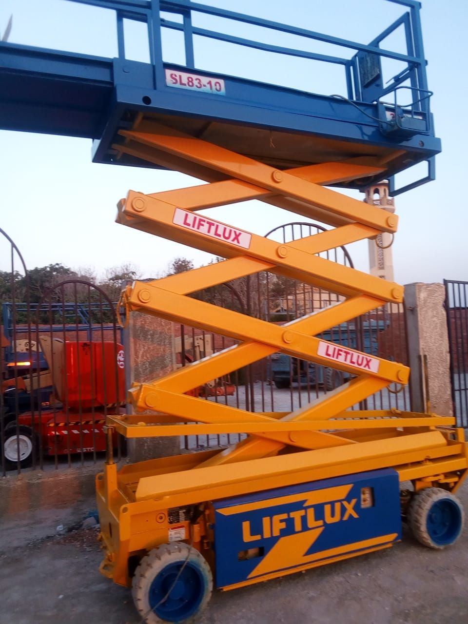 فوركلفت كرينات سيزرات مان لفت للايجار