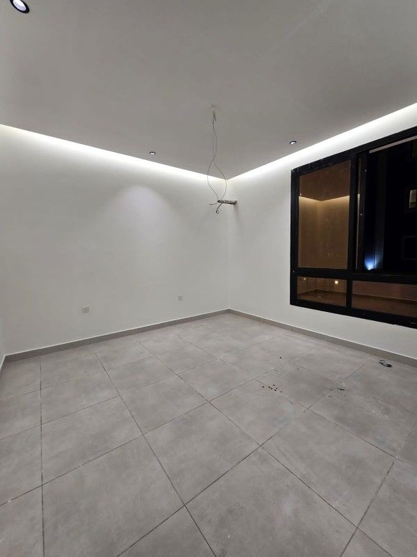 4غرف مساحة كبيرة حي الريان جده السعر 409