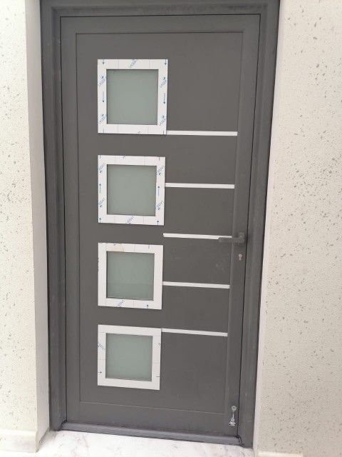 معلم دهان أنواع الخشب ابواب وغرف وديكور ومطبخ ودها