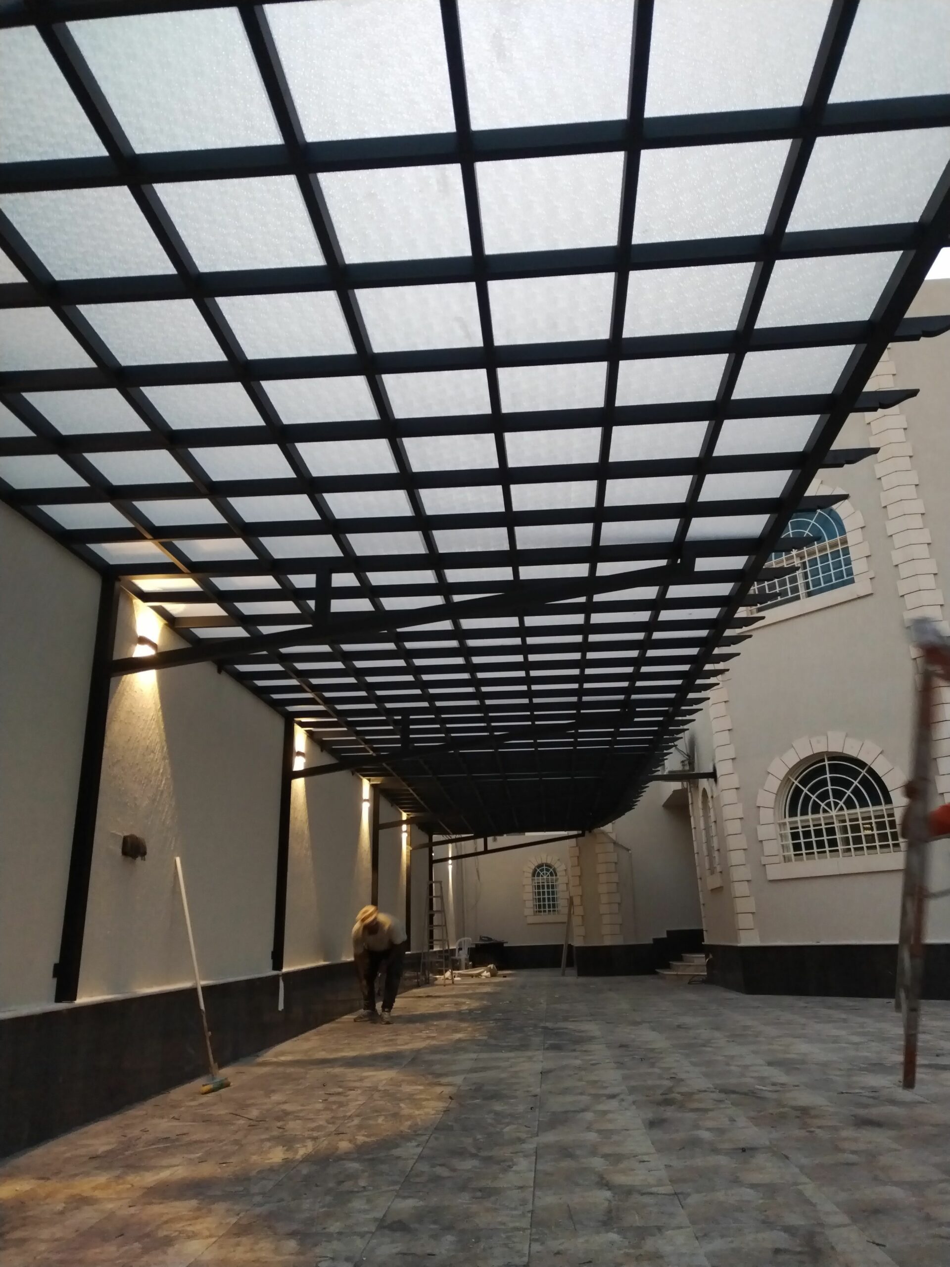 حداد مضلات جلسات سواتر صيانه وفك وتركيب المستودعات