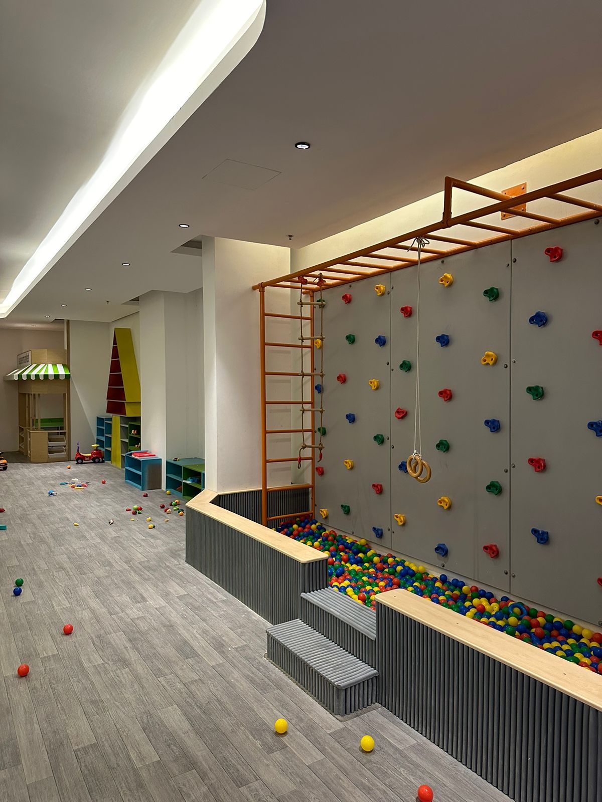 شقه فاخره وجديده في قلب حي النرجس161 م