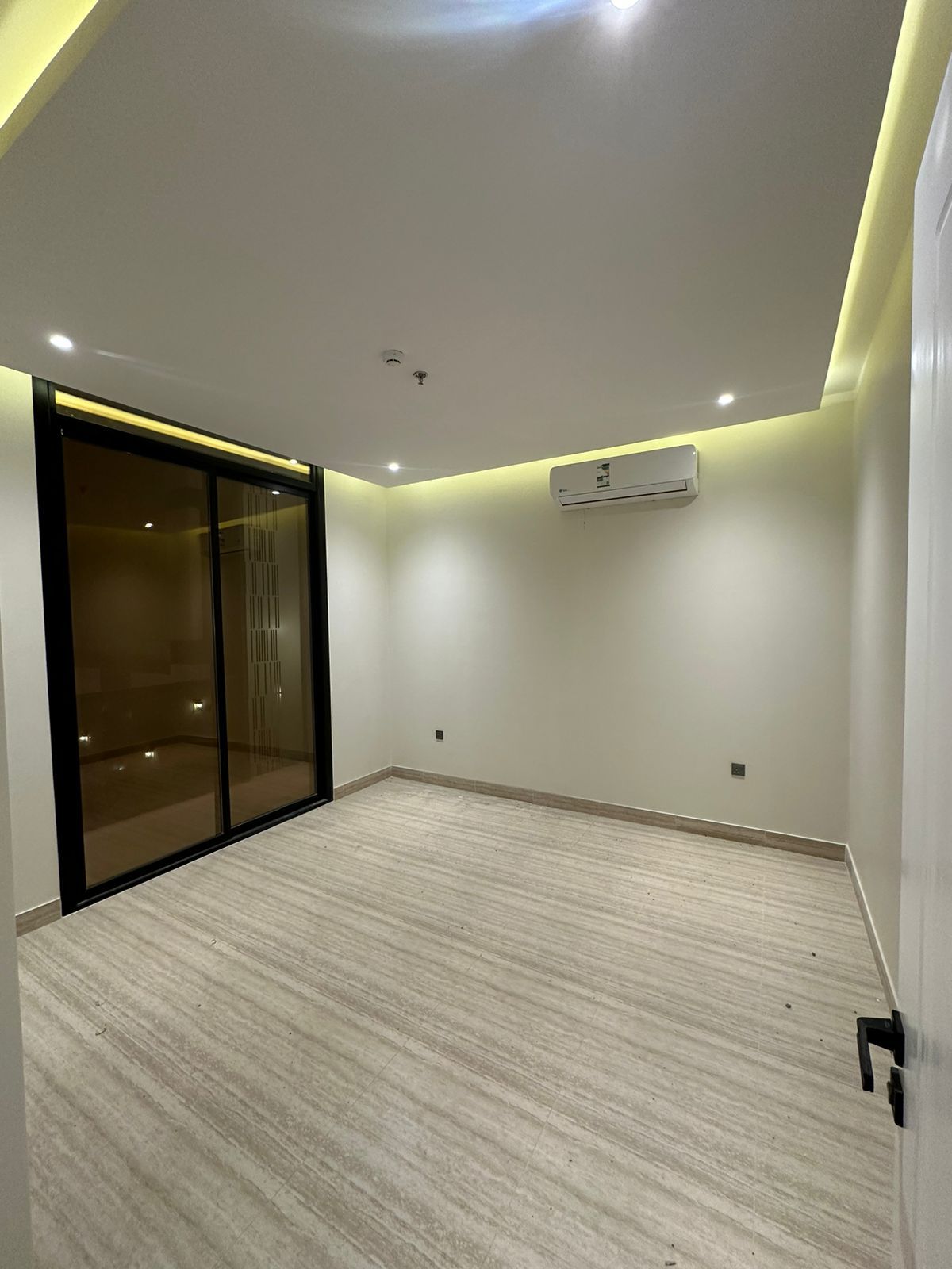 شقه فاخره وجديده في قلب حي النرجس161 م