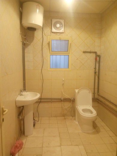 فني كهربائي سباك باكستاني