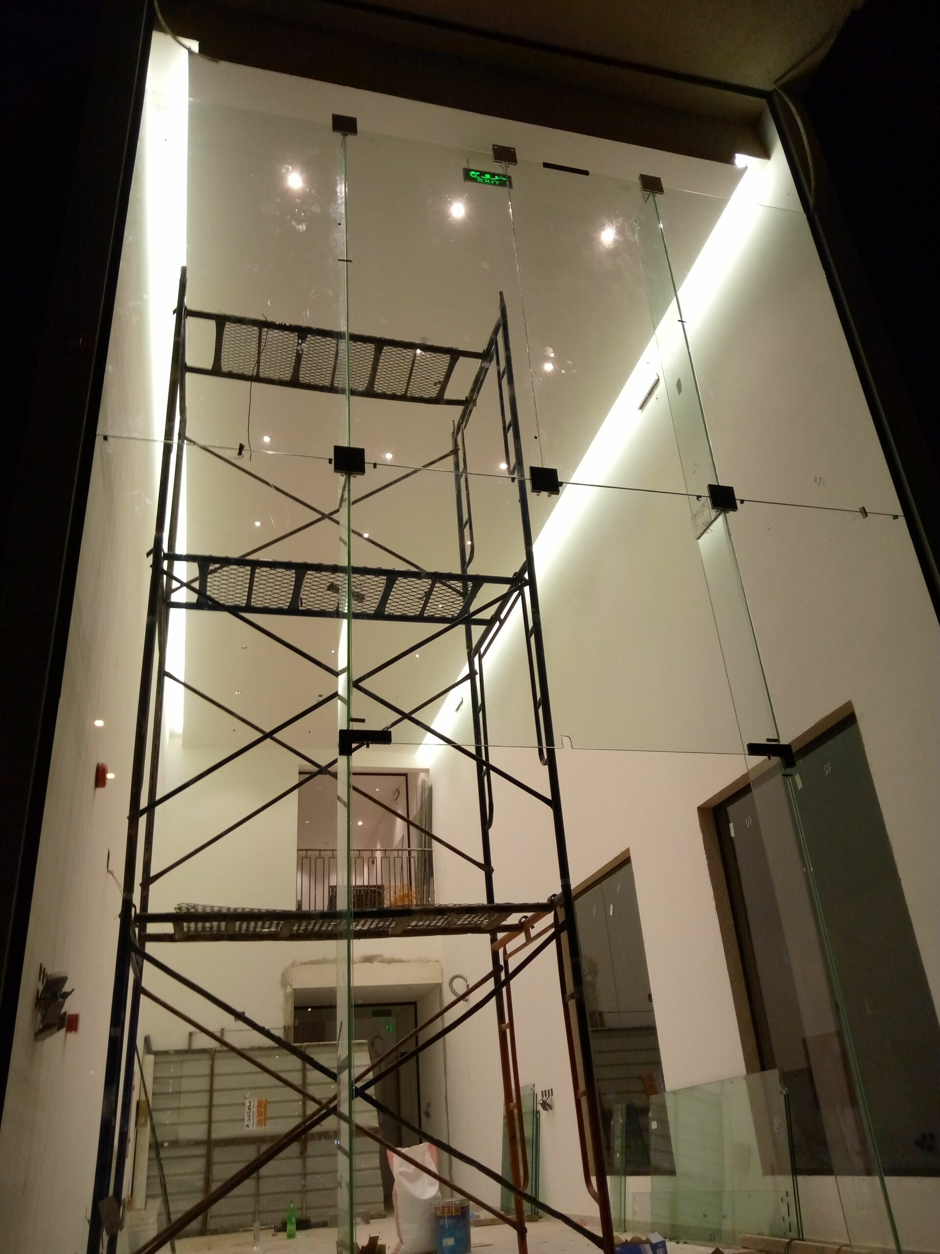 تفصيل وتركيب زجاج بانواعه_ استركشر_شاور_مراياء بان