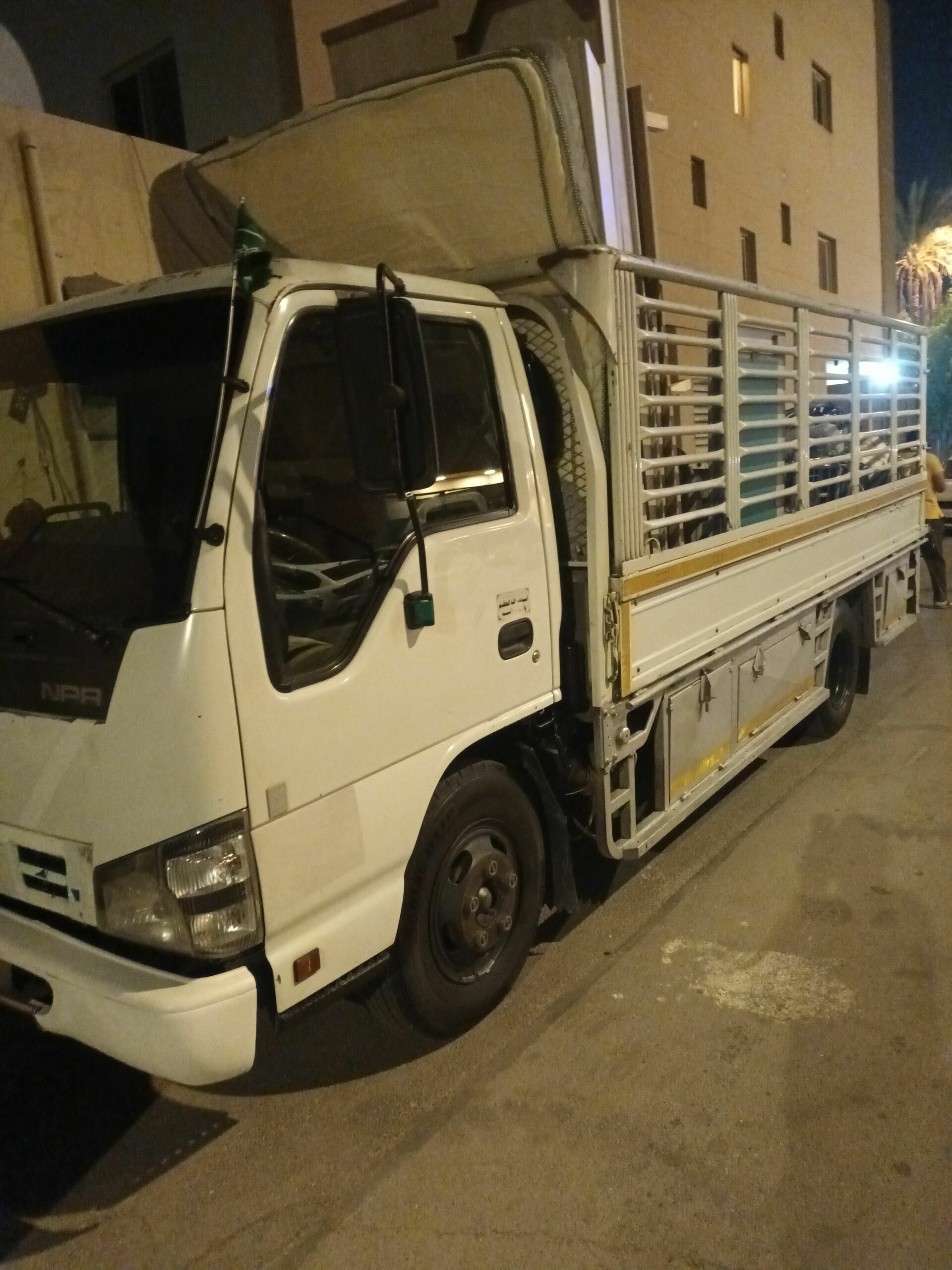 نقل عفش داخل وخارج الرياض