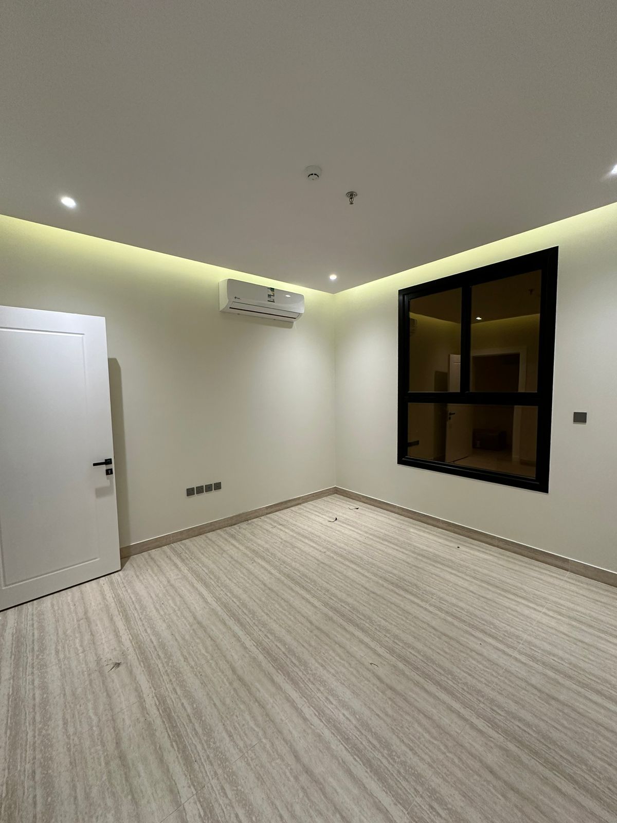 شقه فاخره وجديده في قلب حي النرجس161 م