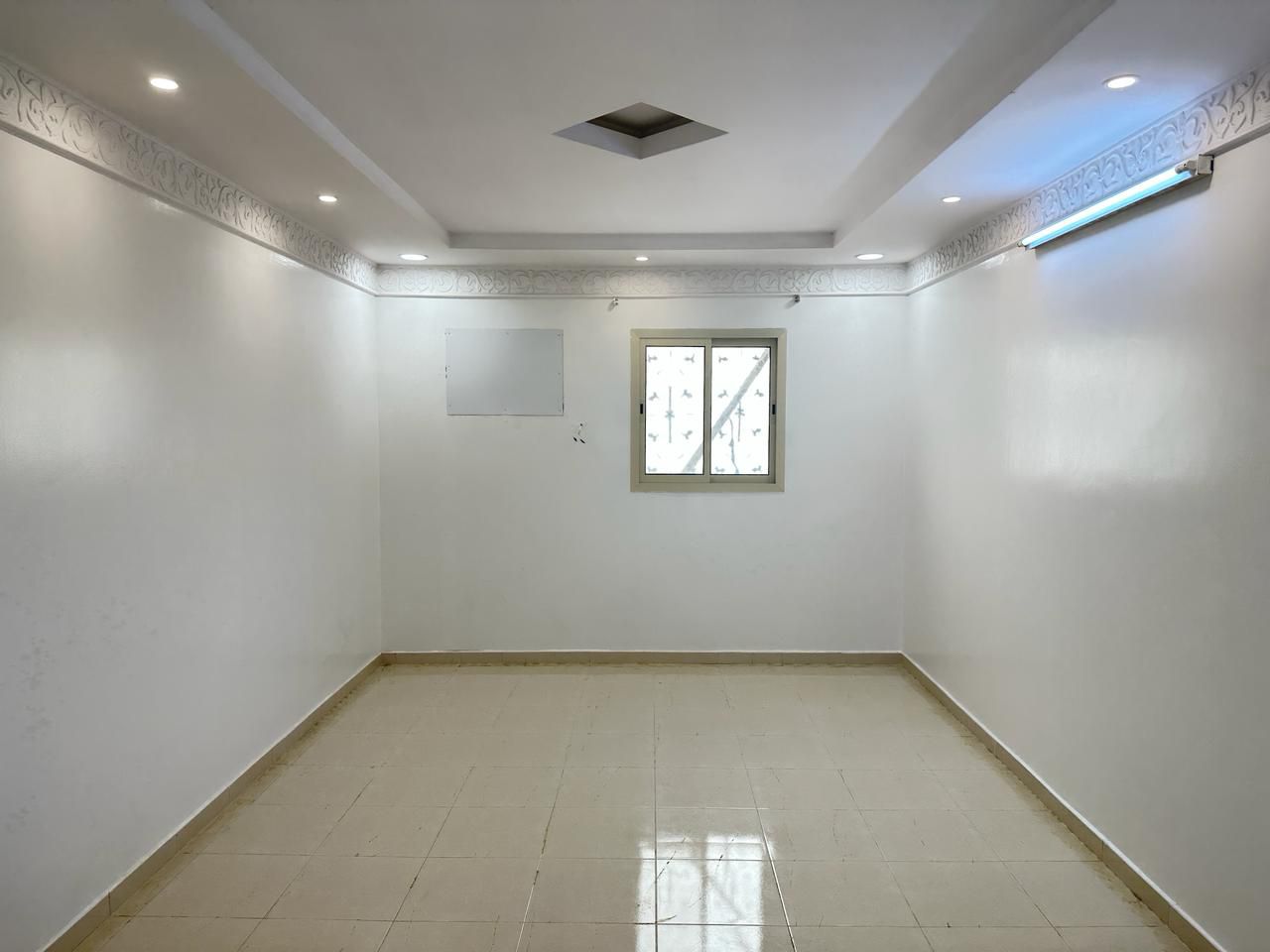 *السلام عليكم ورحمه الله* *وبركاته* *شقه للايجار*