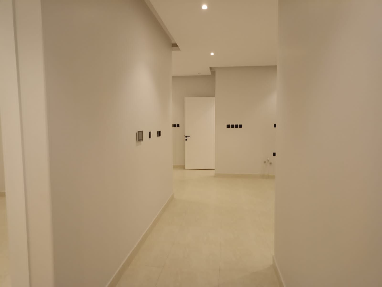 شقه فاخره بالرياض بحي الياسمين 180م