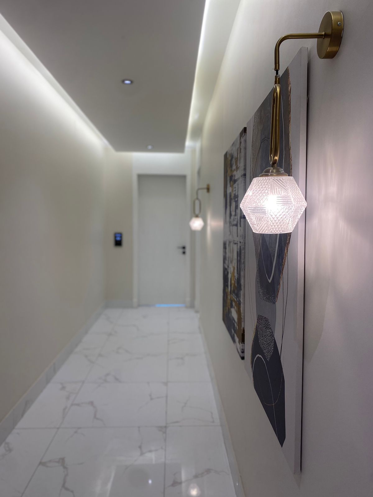 شقة جديدة بتصميم عصري “للايجار السنوي – عوائل” بحي