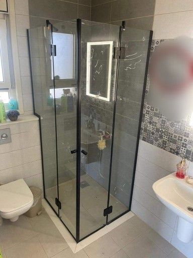 فني زجاج سكريت في الرياض الصناعية القديم